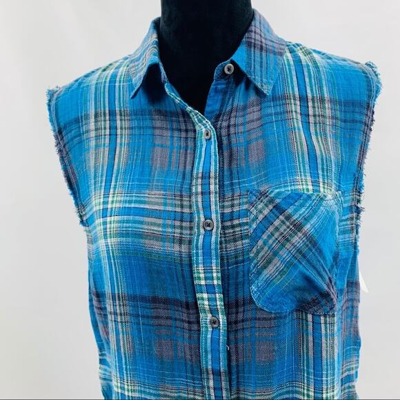 Treasure & Bond Blue Boyfriend Button Up Top - Picture 5 of 9